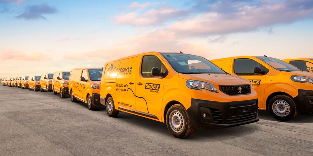Stellantis entrega frota de veículos elétricos para Correios
