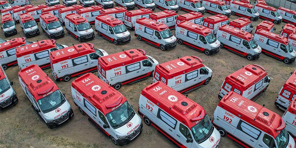 Renault entrega 280 unidades do Master Ambulância para o governo federal